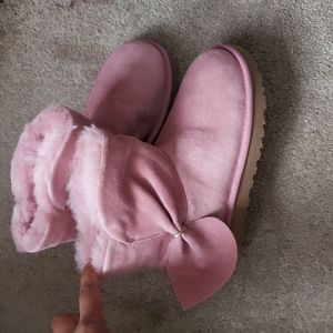 Pink Suede Bow Tie 🎀 Uggs